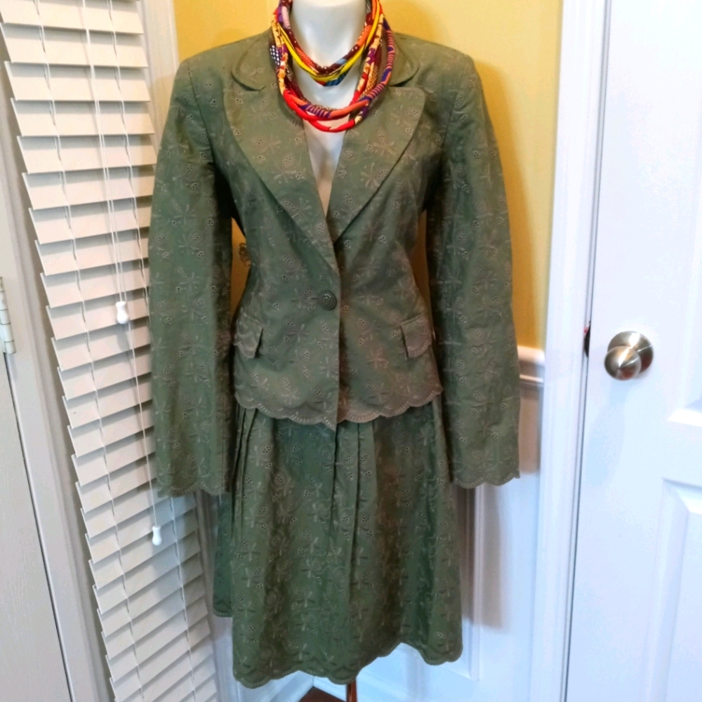 Context floral eyelet springtime suit sz. 14